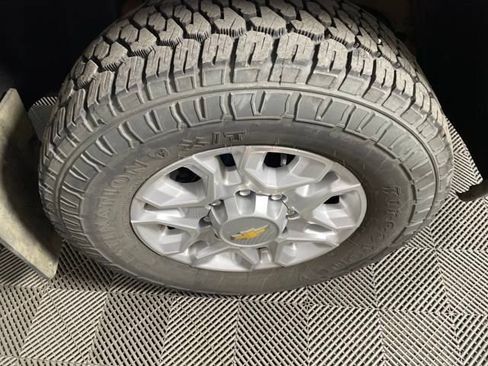 Used 2021 Chevrolet Silverado 2500 LT w/ Convenience Package image 2