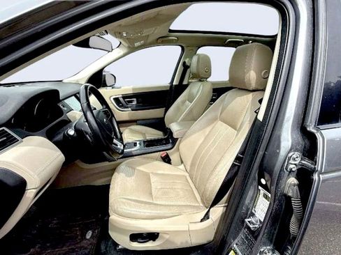 Used 2017 Land Rover Discovery Sport HSE image 16