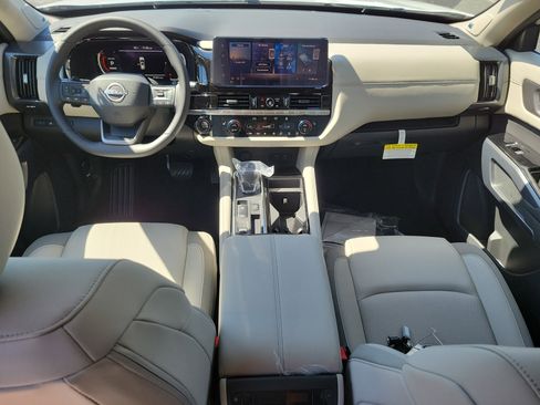 New 2026 Nissan Pathfinder SL FWD image 10