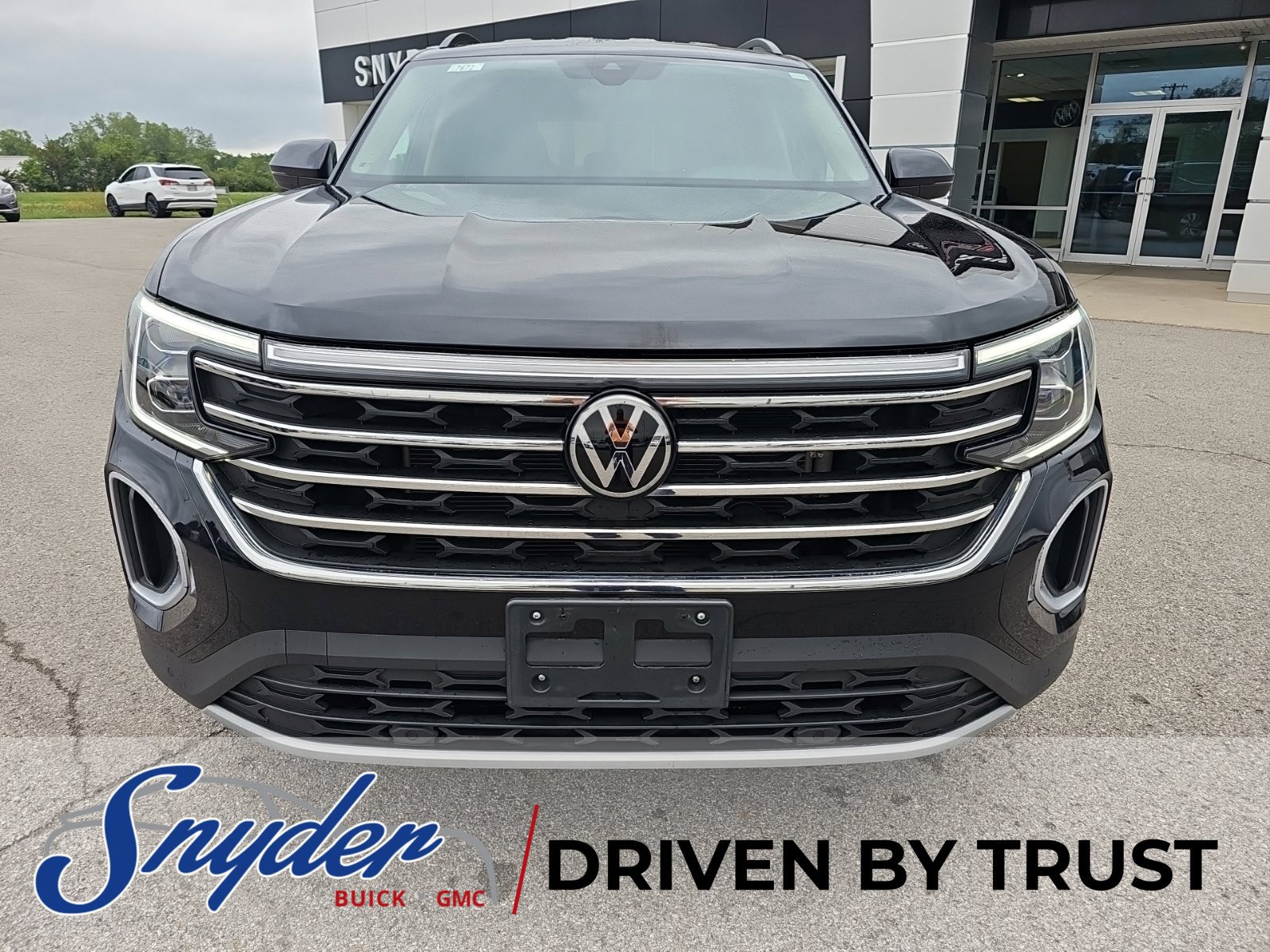 Used 2024 Volkswagen Atlas SE FWD image 2