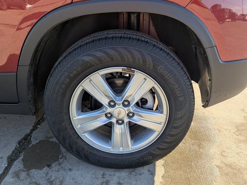 Used 2022 Chevrolet Trax LT w/ LT Convenience Package image 13