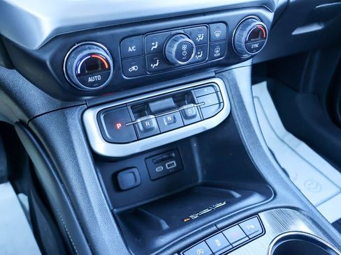 Used 2023 GMC Acadia SLT w/ Preferred Package image 16