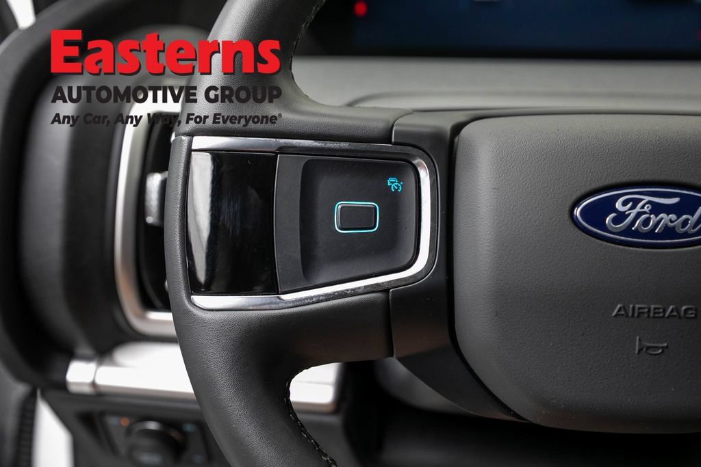 Used 2025 Ford Expedition Active AWD/4WD image 14