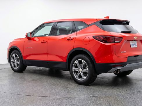 Used 2025 Chevrolet Blazer LT FWD image 6