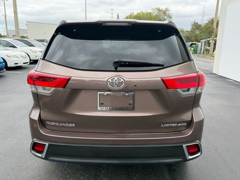 Used 2018 Toyota Highlander Limited Platinum image 10