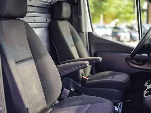 Used 2023 Mercedes-Benz Sprinter 2500 image 14