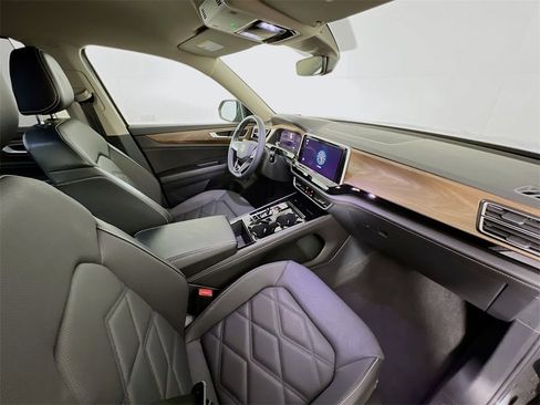 Used 2024 Volkswagen Atlas SE image 24