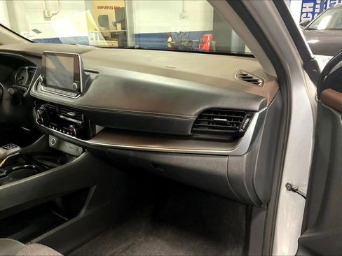 Used 2022 Nissan Rogue SV image 13