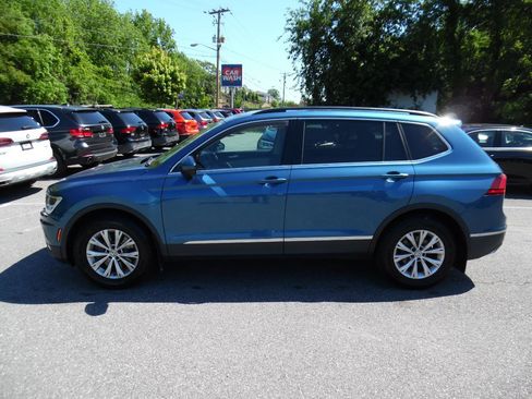 Used 2018 Volkswagen Tiguan SE AWD/4WD image 2
