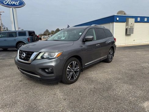 Used 2017 Nissan Pathfinder Platinum w/ Cargo Package image 2