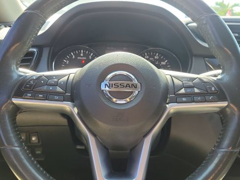 Used 2018 Nissan Rogue SV w/ Premium Package FWD image 23