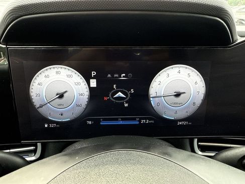 Certified 2025 Hyundai Elantra SEL FWD image 17