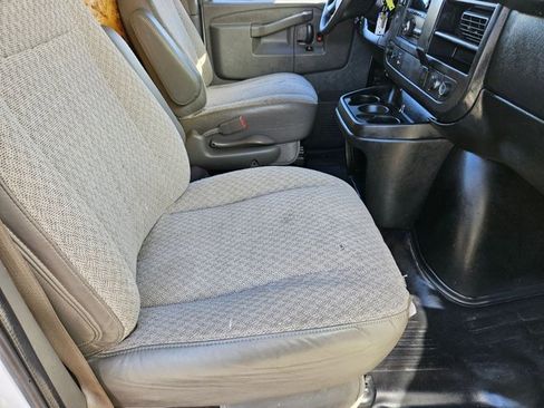 Used 2016 Chevrolet Express 2500 image 22