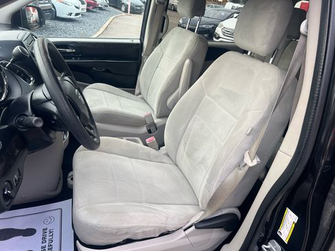 Used 2013 Dodge Grand Caravan SE image 9