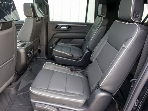 New 2026 Chevrolet Suburban Premier image 19