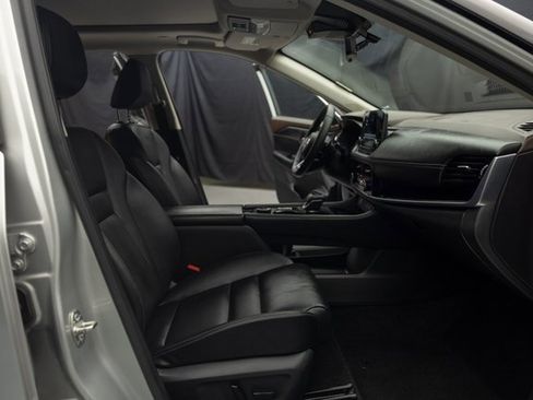 Used 2023 Nissan Rogue SL w/ SL Premium Package image 11