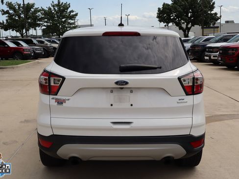 Used 2017 Ford Escape SE FWD image 4