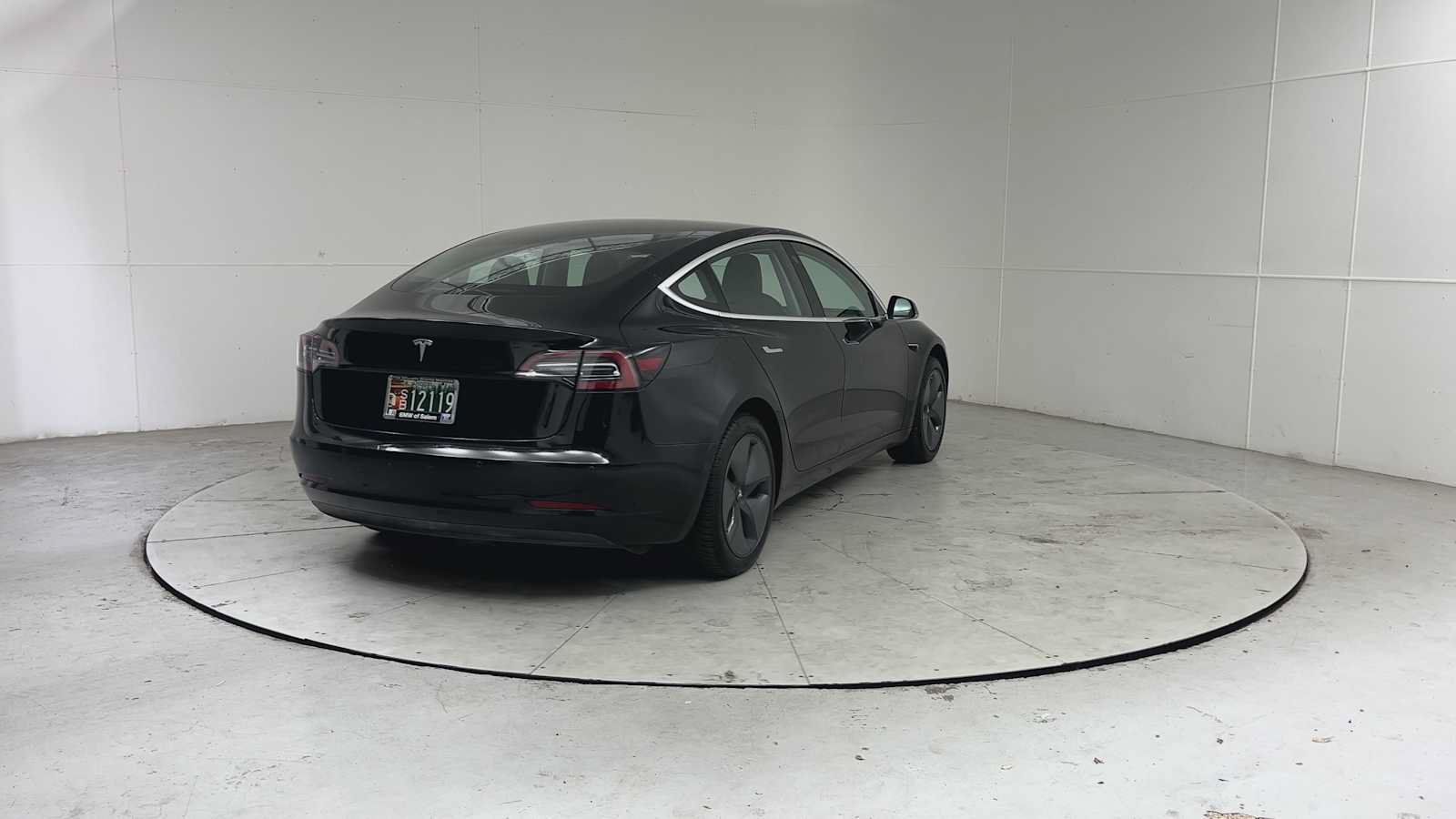 Used 2018 Tesla Model 3 Long Range RWD image 2