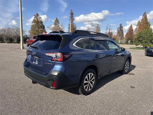 Used 2022 Subaru Outback Premium image 4