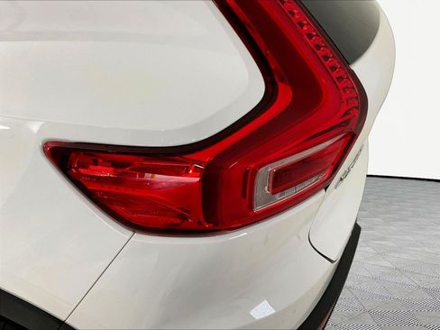Used 2019 Volvo XC40 T5 Momentum AWD/4WD image 23