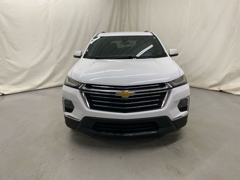 Used 2023 Chevrolet Traverse LT image 3