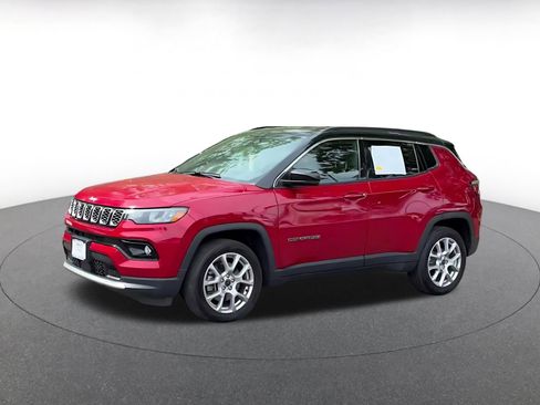 Used 2025 Jeep Compass Limited AWD/4WD image 8