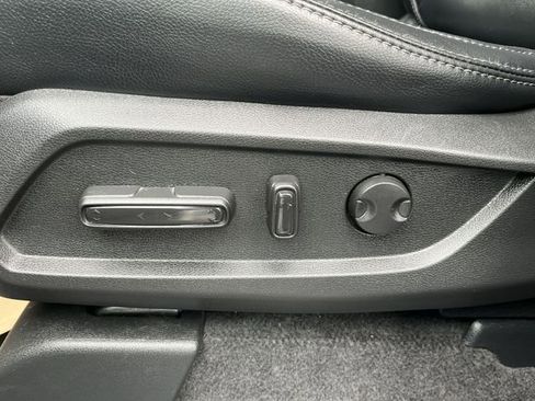 Used 2025 Honda Pilot Touring image 16