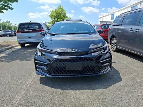 Used 2026 Toyota Corolla SE FWD image 2
