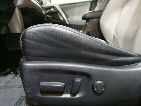 Used 2018 Toyota RAV4 Limited image 28