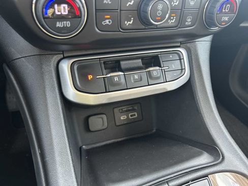 Used 2023 GMC Acadia SLE w/ Infotainment Package AWD/4WD image 17