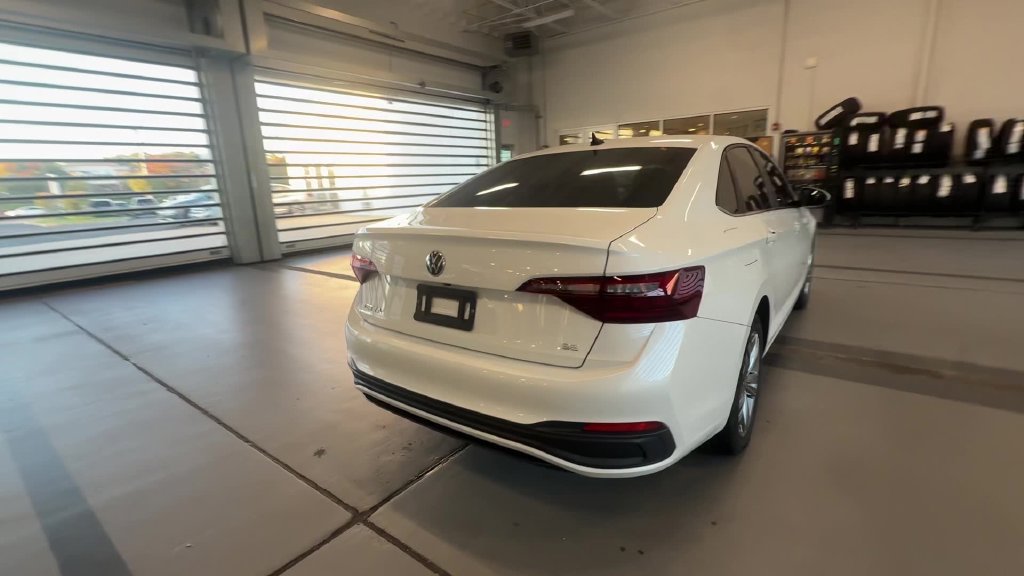 Used 2024 Volkswagen Jetta SE FWD image 6