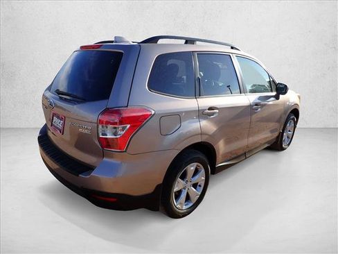 Used 2016 Subaru Forester 2.5i Premium w/ All-Weather Package AWD/4WD image 4