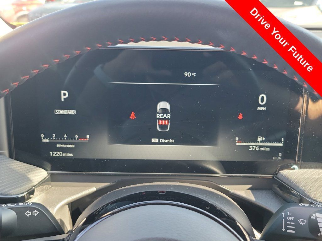 Used 2025 Nissan Kicks SR AWD/4WD image 9