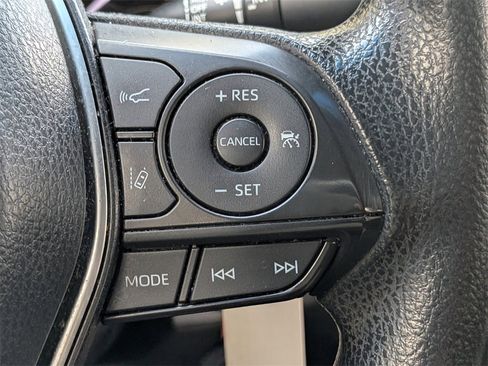 Used 2018 Toyota Camry LE image 23