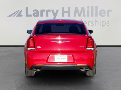 Used 2017 Chrysler 300 S image 5