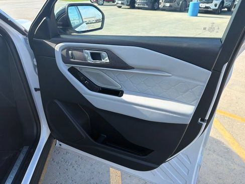 New 2026 Ford Explorer Platinum w/ LUX Leather Package AWD/4WD image 25