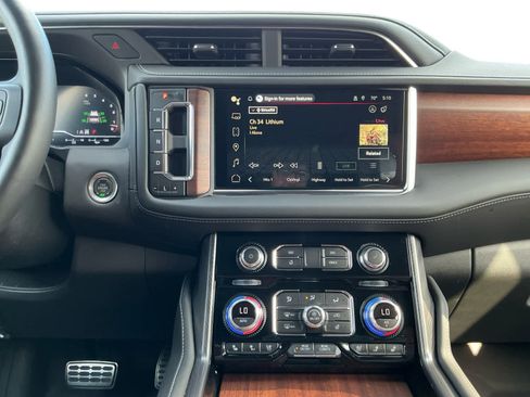 Used 2024 GMC Yukon Denali Ultimate image 11