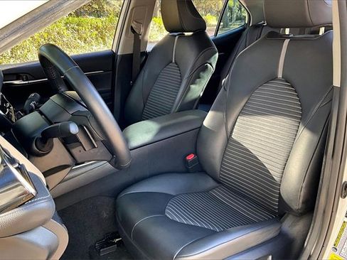 Used 2024 Toyota Camry SE image 18