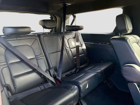Used 2023 Lincoln Navigator L Reserve AWD/4WD image 30