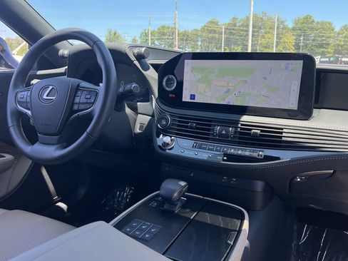 Used 2024 Lexus LS 500 RWD image 3
