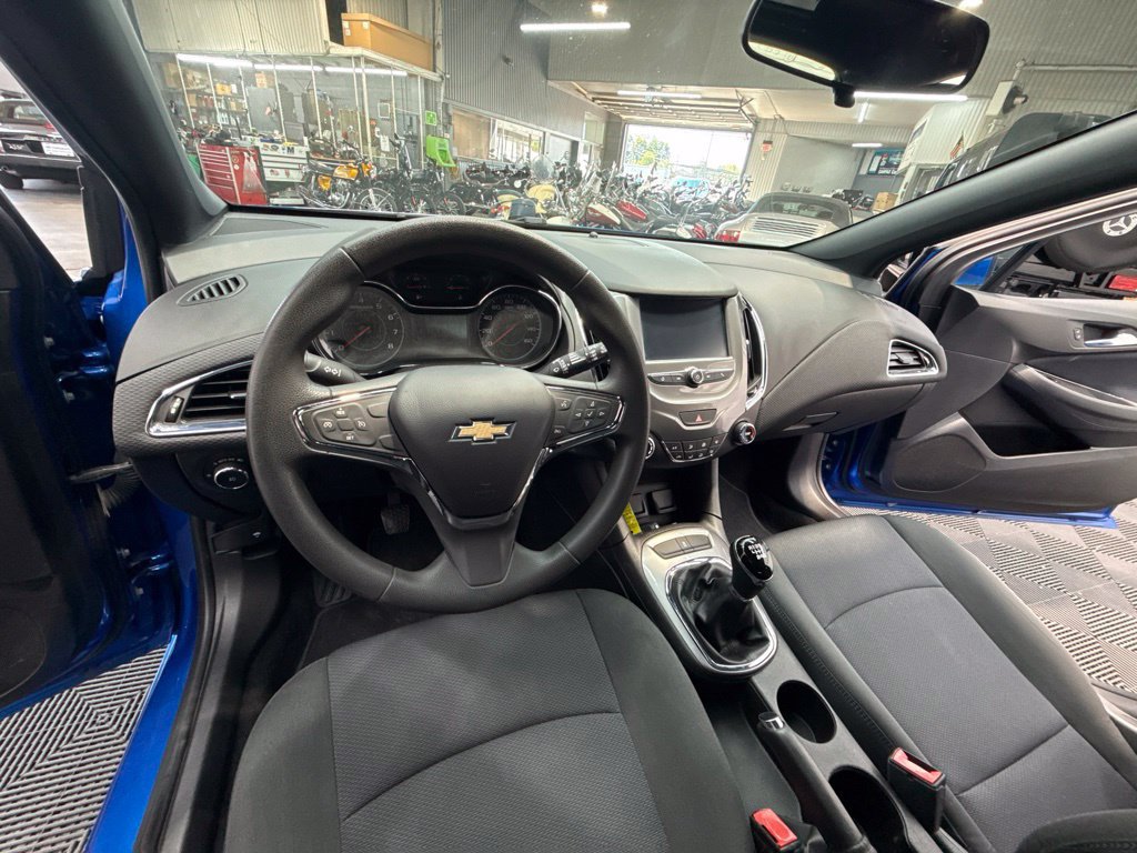 Used 2017 Chevrolet Cruze LT FWD image 16