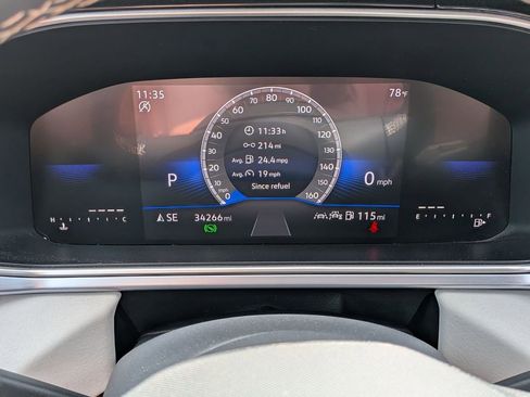 Used 2025 Volkswagen Taos SE image 15