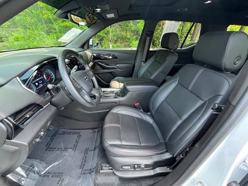 Used 2023 Chevrolet Traverse RS AWD/4WD image 14