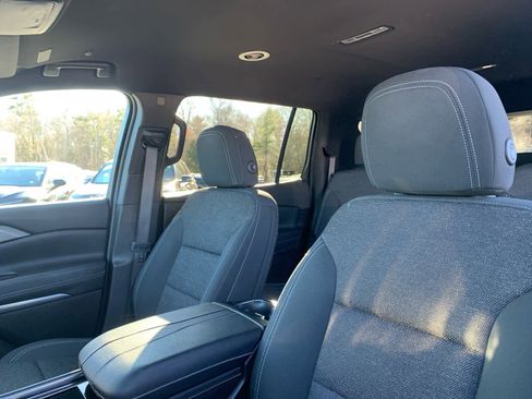 Used 2025 Chevrolet Traverse LT image 13