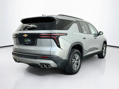 Used 2025 Chevrolet Traverse LT AWD/4WD image 9