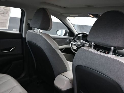 Used 2025 Hyundai Elantra Limited image 15