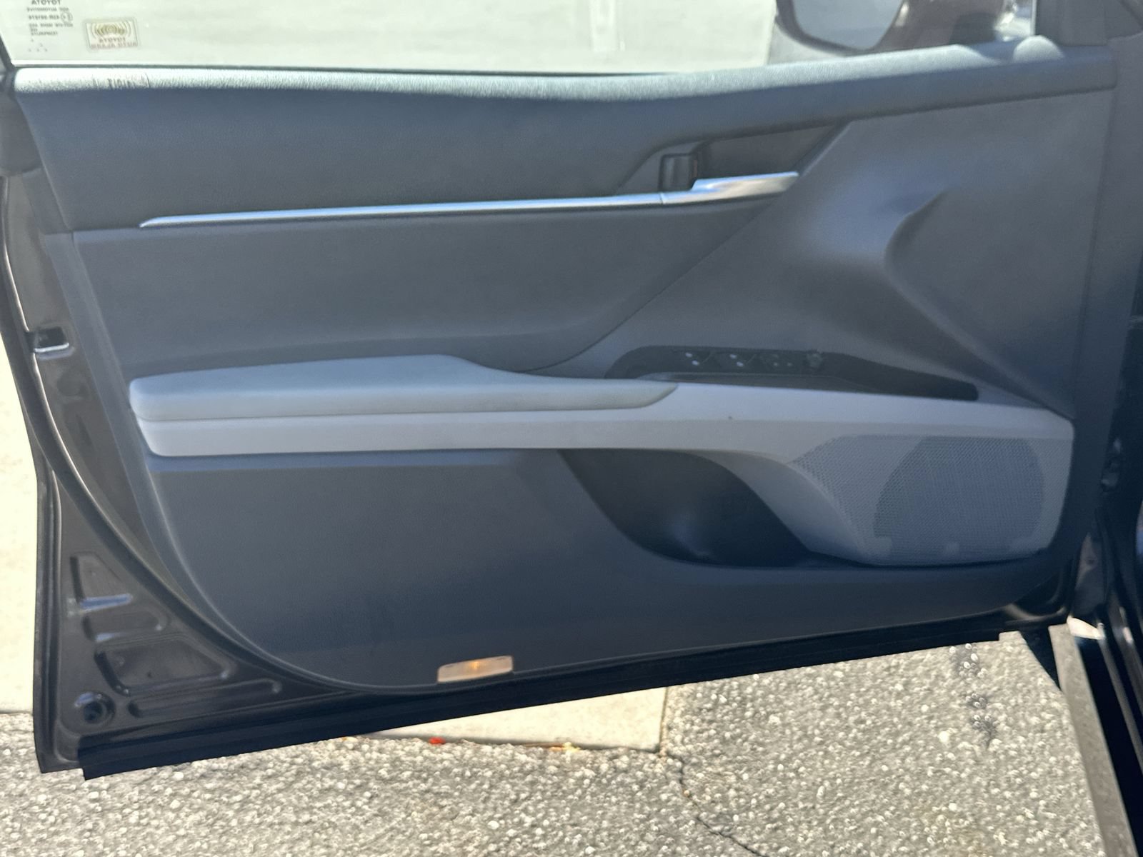 Used 2018 Toyota Camry LE FWD image 14