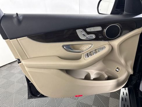 Used 2017 Mercedes-Benz GLC 300 4MATIC image 27