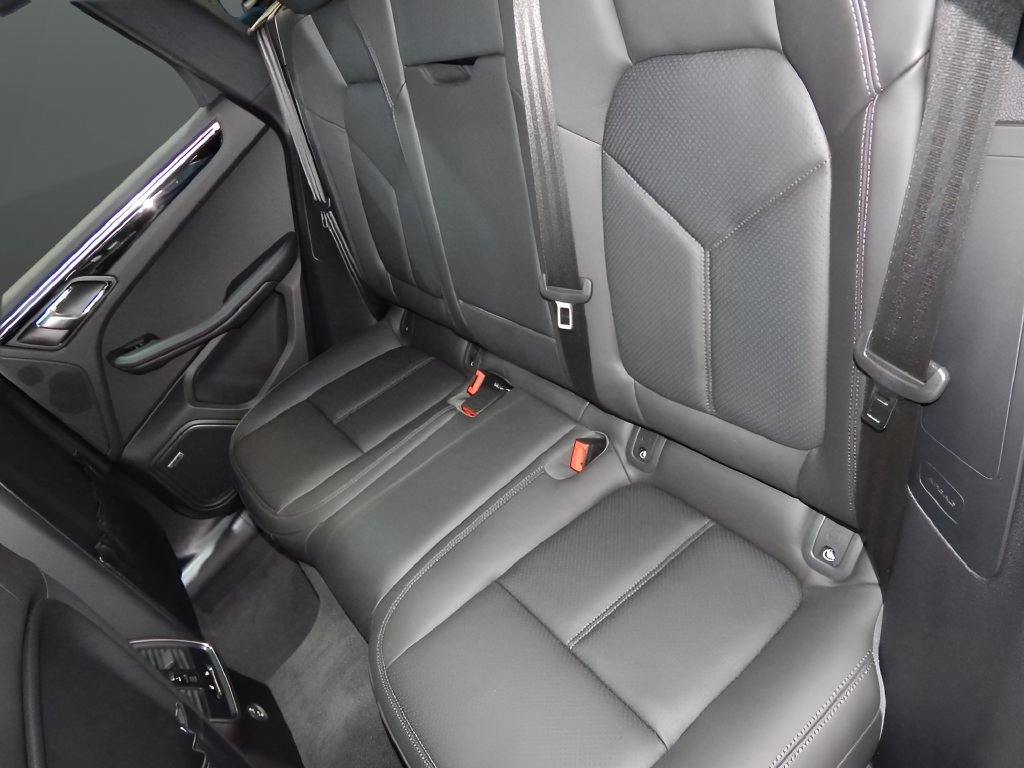 Used 2022 Porsche Macan AWD/4WD image 17