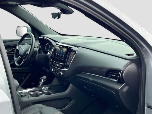 Used 2023 Chevrolet Traverse RS image 31